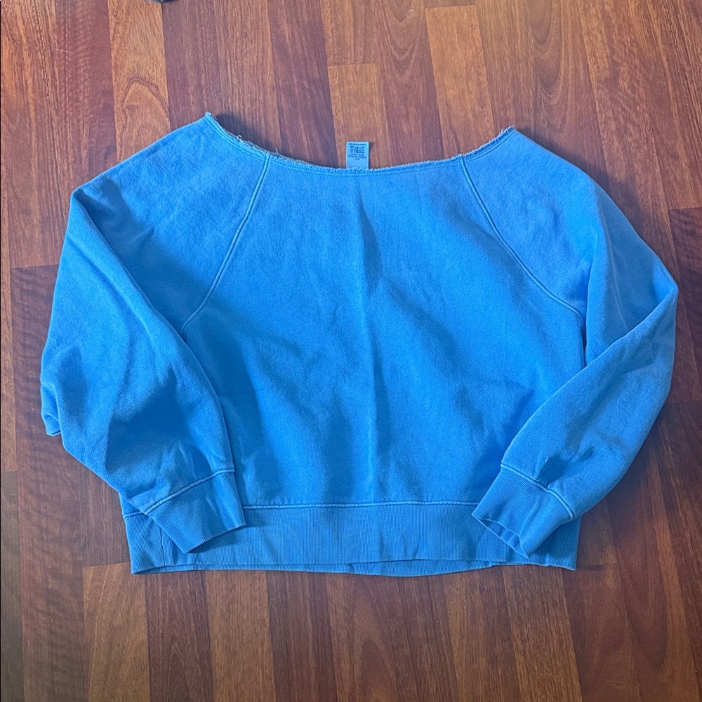 Excellent VS Pink Blue Wide-Neck Cropped Sweatshirt - M